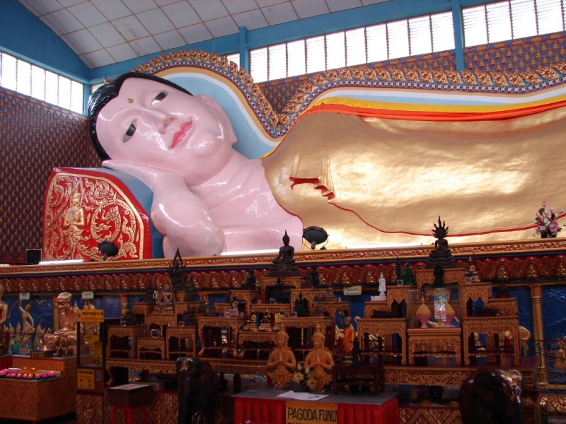 2008/03(March)/AroundTheWorld/1st 4 Stops/800x600_15. Penang Reclining Budda.jpg